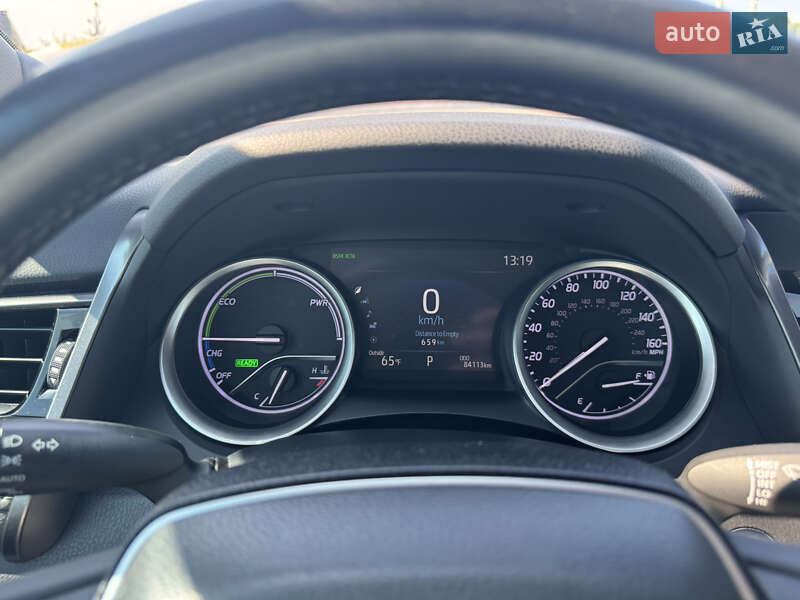 Седан Toyota Camry 2021 в Киеве