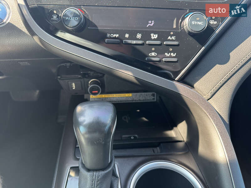 Седан Toyota Camry 2021 в Киеве