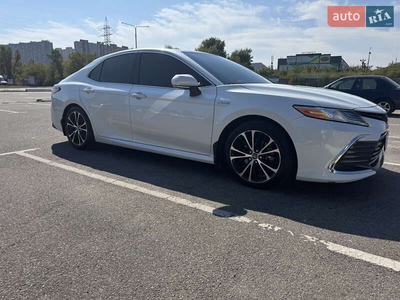 Седан Toyota Camry 2021 в Киеве