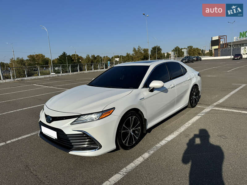 Седан Toyota Camry 2021 в Киеве