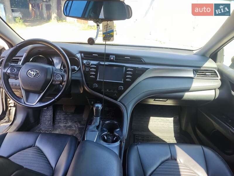 Седан Toyota Camry 2019 в Сумах