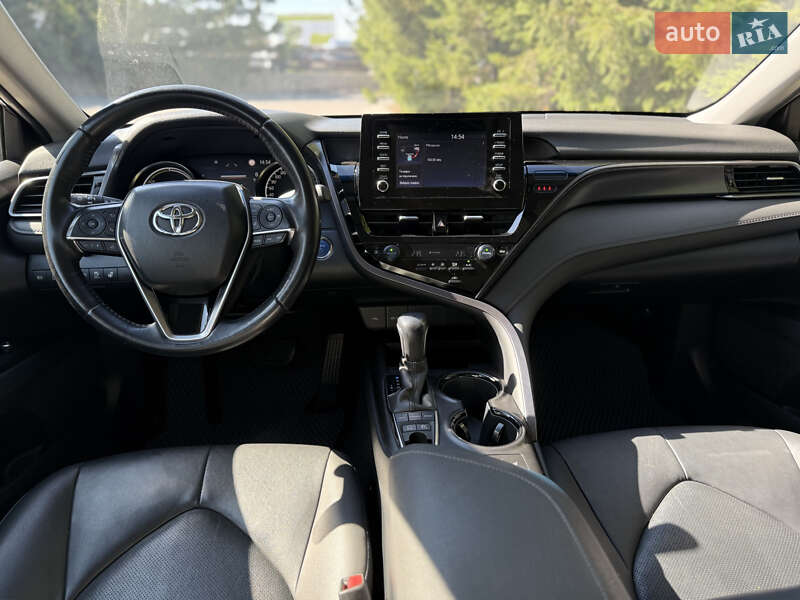 Седан Toyota Camry 2021 в Тернополе