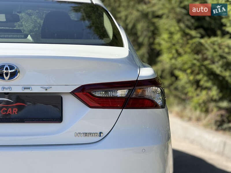 Седан Toyota Camry 2021 в Тернополе