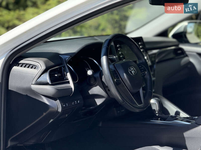 Седан Toyota Camry 2021 в Тернополе