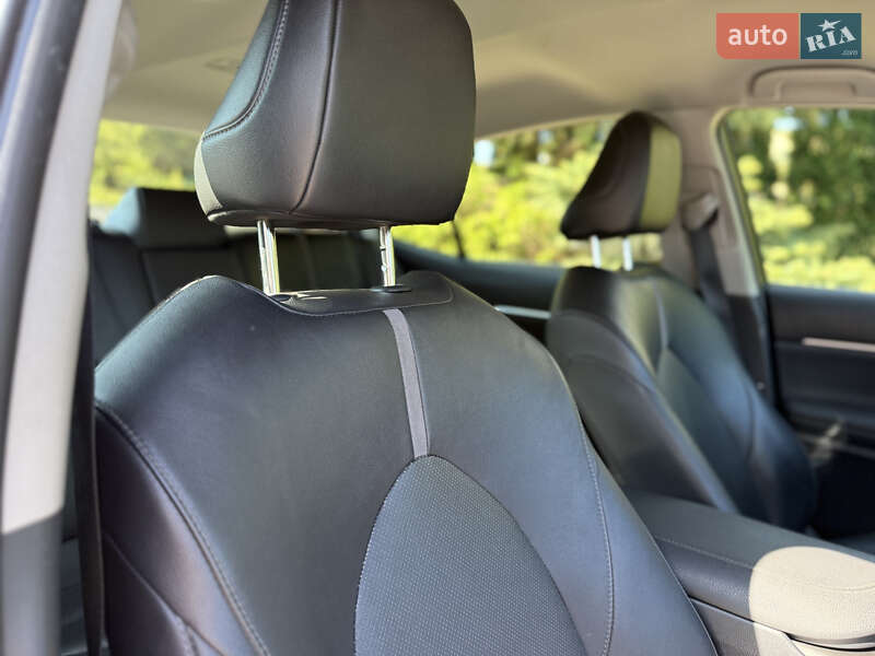 Седан Toyota Camry 2021 в Тернополе