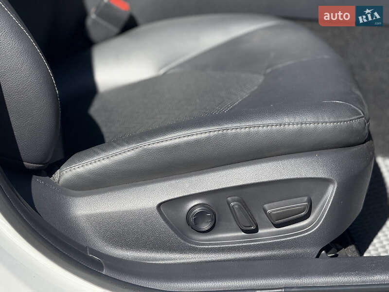 Седан Toyota Camry 2021 в Тернополе