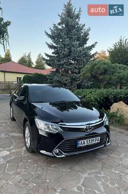 Седан Toyota Camry 2016 в Киеве