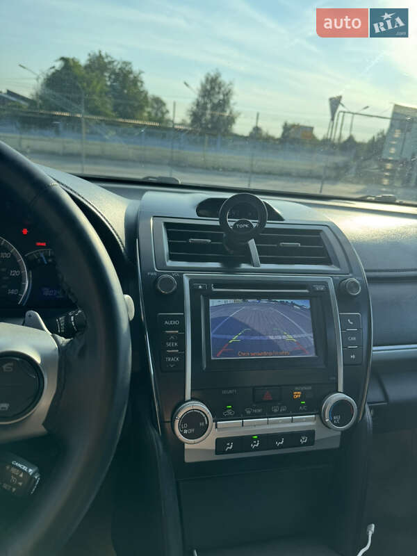 Седан Toyota Camry 2013 в Черновцах