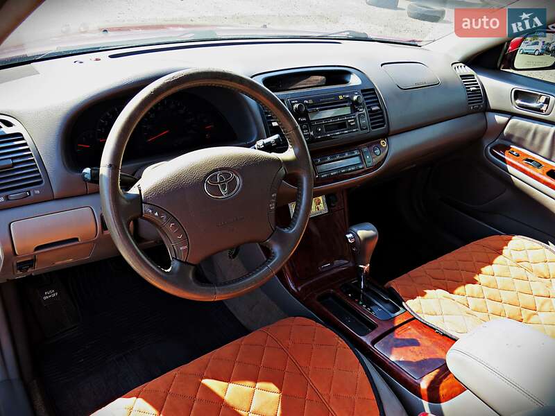 Седан Toyota Camry 2004 в Черкасах