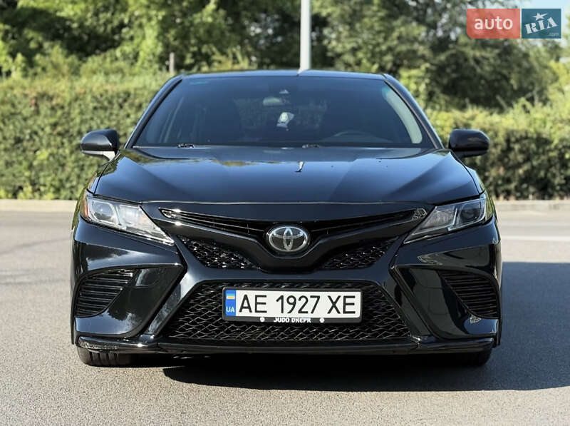 Седан Toyota Camry 2020 в Дніпрі