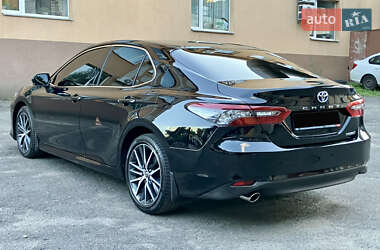 Седан Toyota Camry 2022 в Киеве