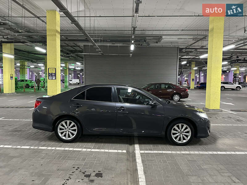 Седан Toyota Camry 2015 в Львове