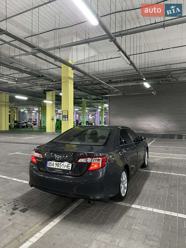 Седан Toyota Camry 2015 в Львове