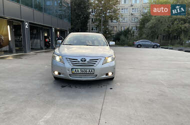 Седан Toyota Camry 2006 в Киеве