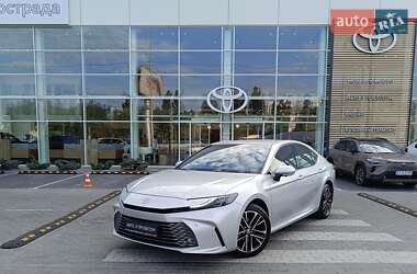 Седан Toyota Camry 2025 в Киеве