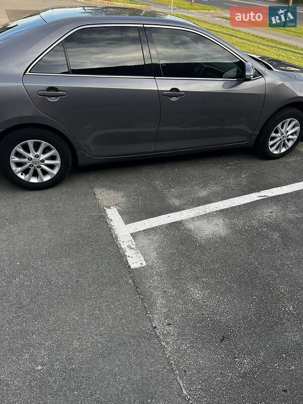 Седан Toyota Camry 2016 в Києві