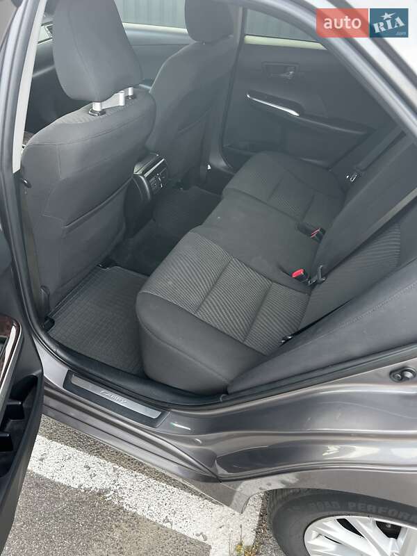 Седан Toyota Camry 2016 в Києві