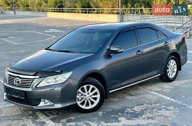 Седан Toyota Camry 2014 в Киеве