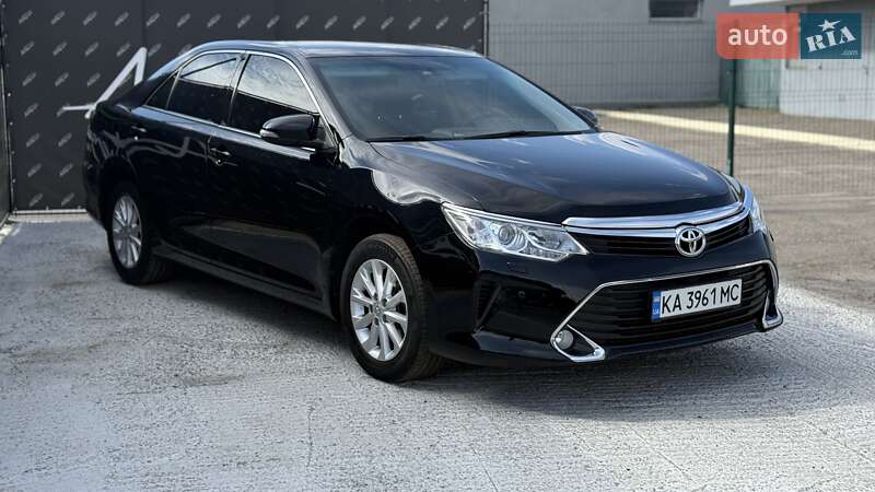 Седан Toyota Camry 2017 в Києві