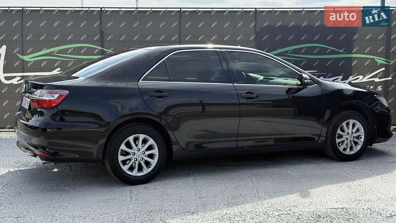 Седан Toyota Camry 2017 в Києві