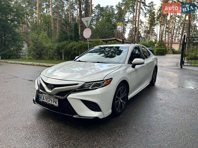 Седан Toyota Camry 2019 в 