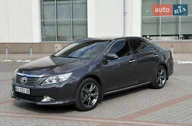 Седан Toyota Camry 2012 в Дніпрі