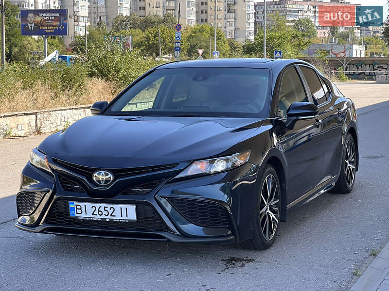 Седан Toyota Camry 2021 в 