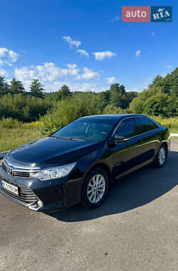 Седан Toyota Camry 2015 в Львові