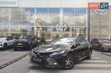 Седан Toyota Camry 2020 в Киеве