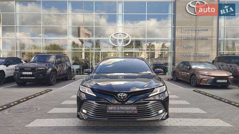 Седан Toyota Camry 2020 в Киеве