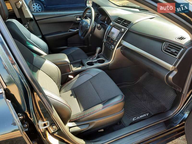 Седан Toyota Camry 2016 в Украинке