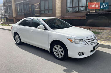 Седан Toyota Camry 2010 в Чернигове