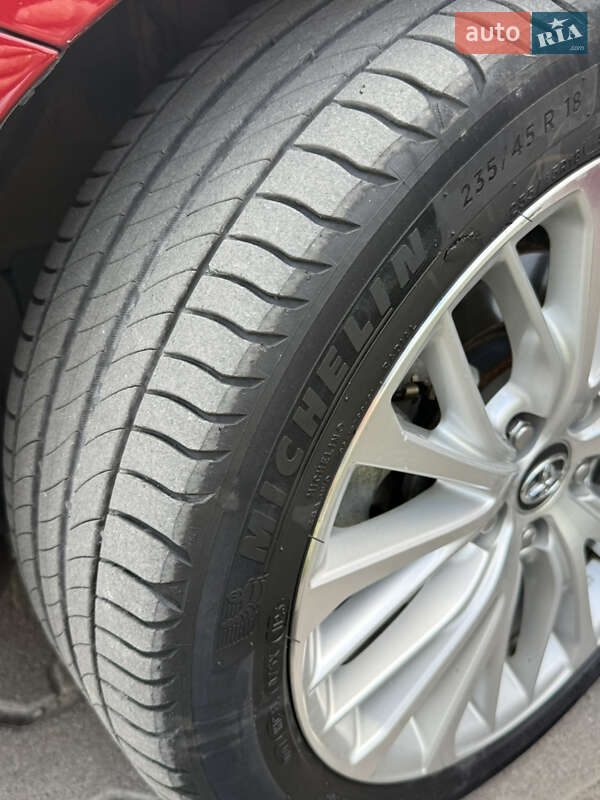 Седан Toyota Camry 2019 в Тернополе