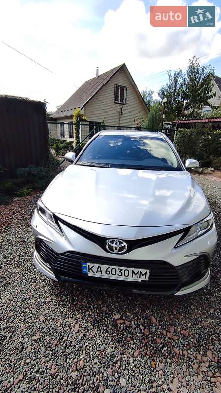 Седан Toyota Camry 2023 в Киеве