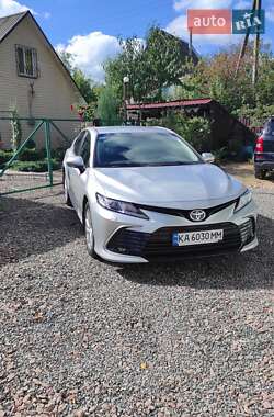 Седан Toyota Camry 2023 в Киеве
