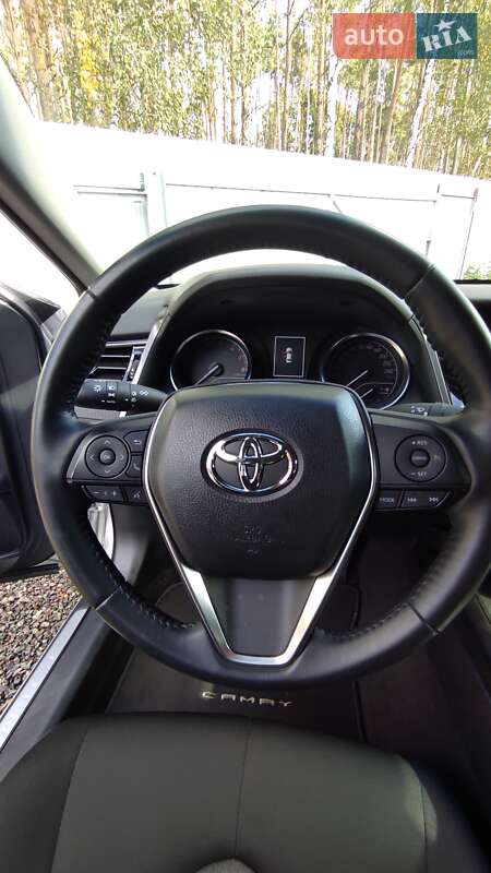 Седан Toyota Camry 2023 в Киеве