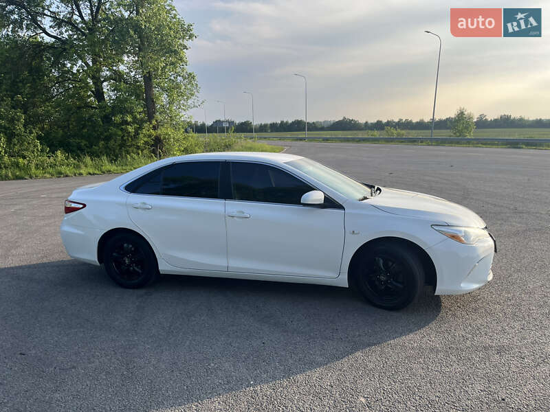 Седан Toyota Camry 2015 в Львове