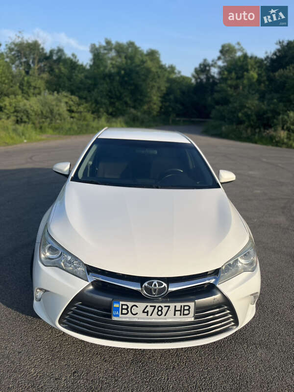Седан Toyota Camry 2015 в Львове