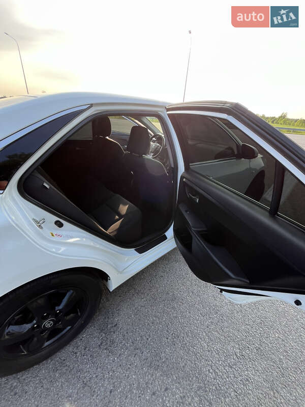 Седан Toyota Camry 2015 в Львове