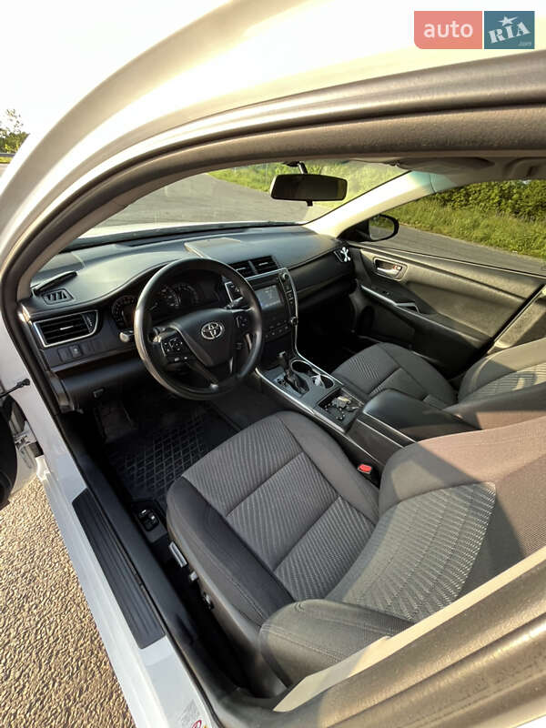 Седан Toyota Camry 2015 в Львове