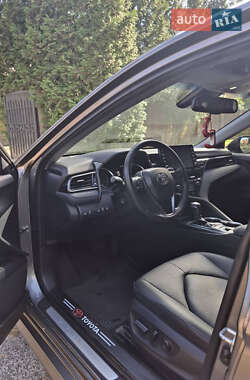 Седан Toyota Camry 2023 в 
