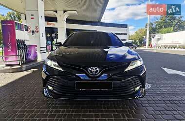 Седан Toyota Camry 2018 в Киеве