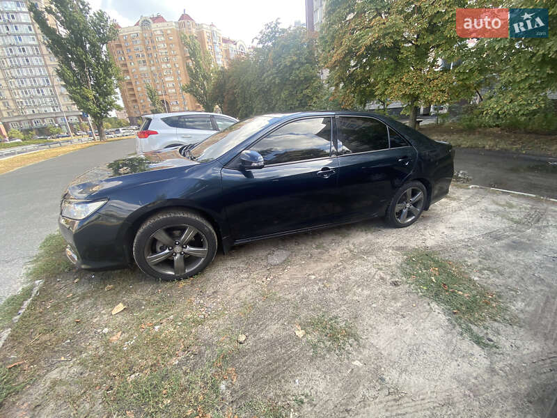 Седан Toyota Camry 2013 в Києві