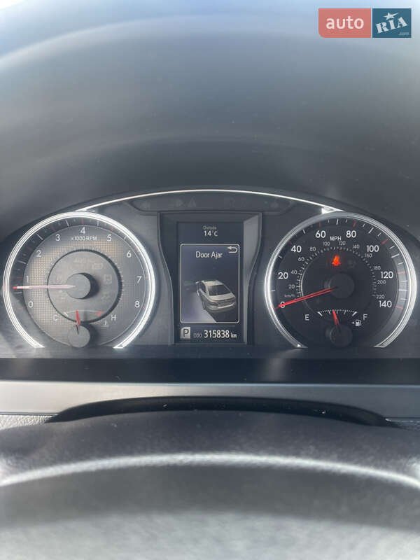 Седан Toyota Camry 2015 в Киеве фото 23 Седан Toyota Camry 2015 в Киеве