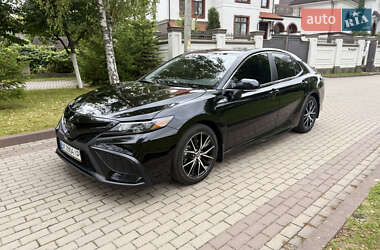 Седан Toyota Camry 2022 в Ровно