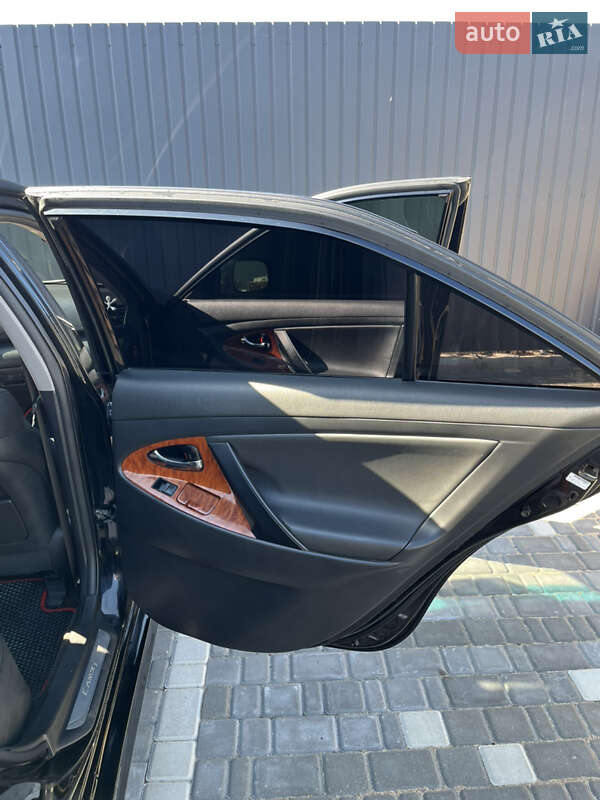 Седан Toyota Camry 2008 в Южноукраїнську