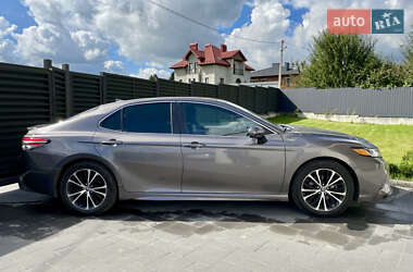 Седан Toyota Camry 2019 в Львове