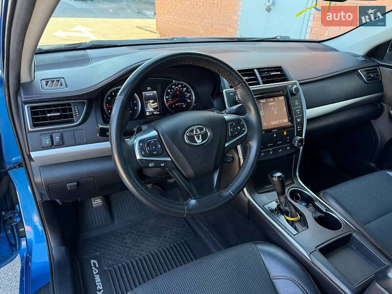 Седан Toyota Camry 2017 в Києві