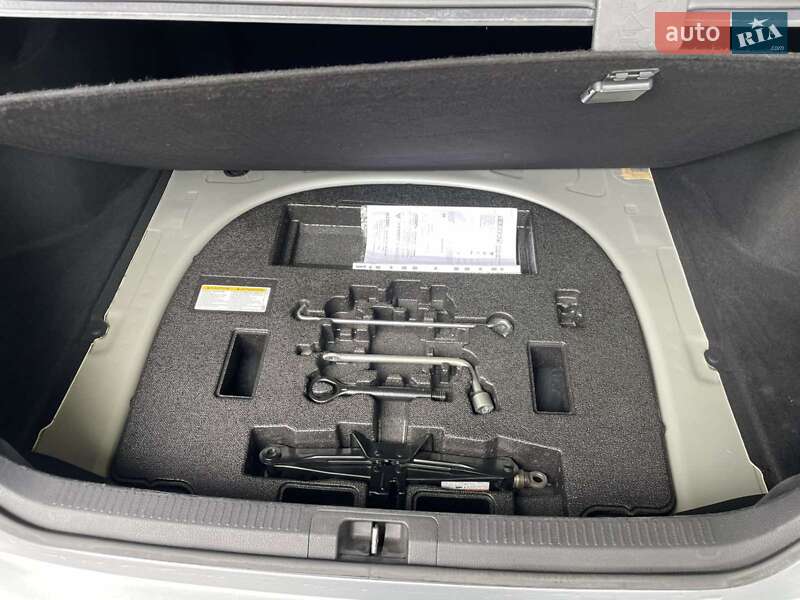 Седан Toyota Camry 2017 в Львове