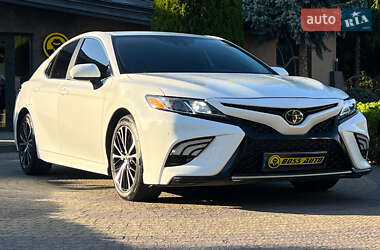 Седан Toyota Camry 2020 в Львові